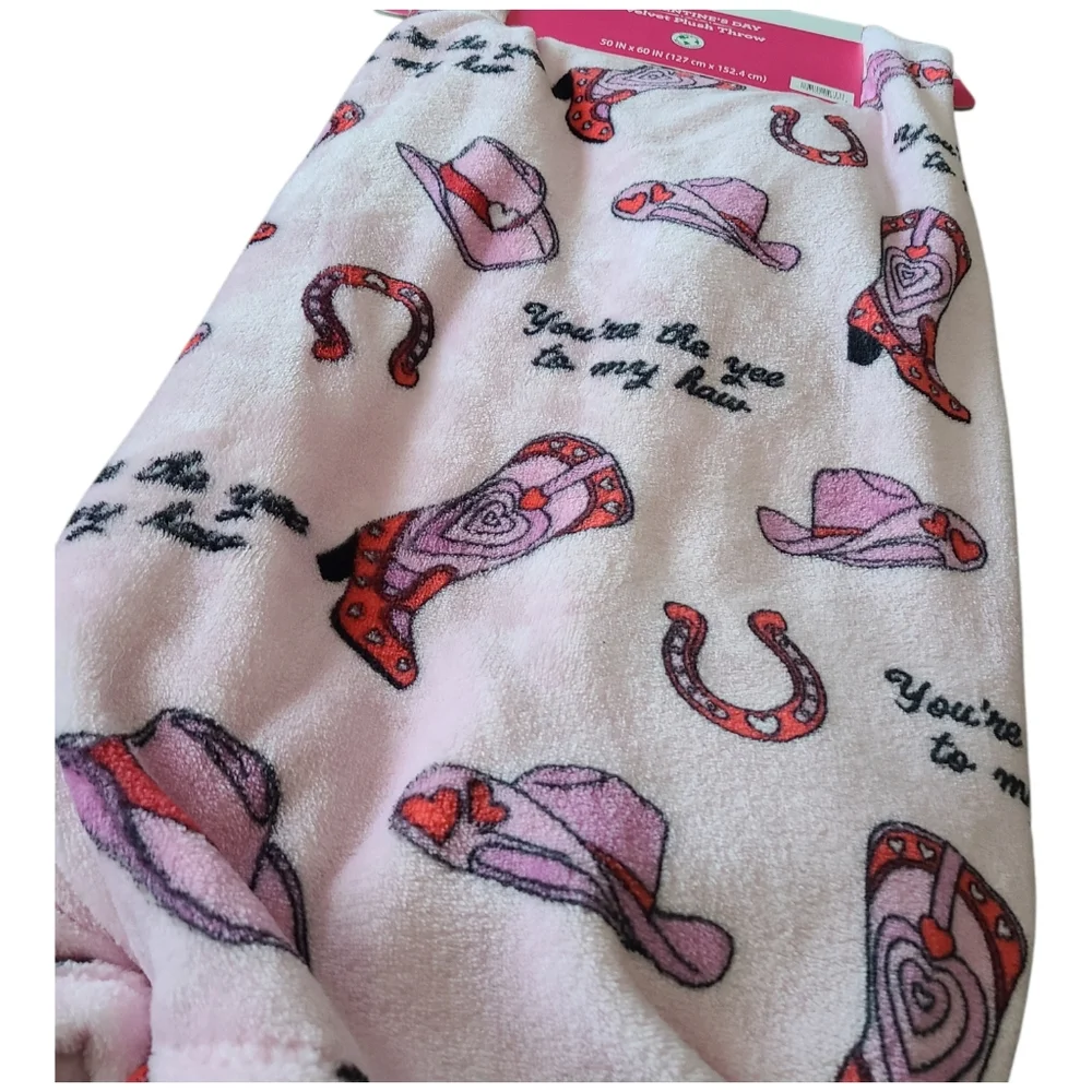 NWT | VALENTINE'S DAY |VELVET PLUSH THROW